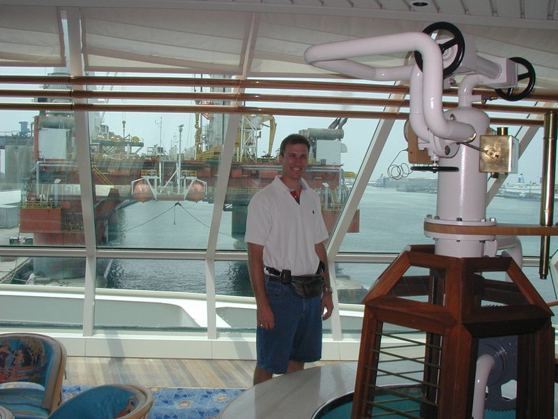 2002/08(August)/10th-Anniversary-Cruise-Rhapsody-of-the-Seas/800x600_2002-08-04-Tenth-Anniversary-Cruise-02-Travis-ShallWeDance-Lounge.JPG