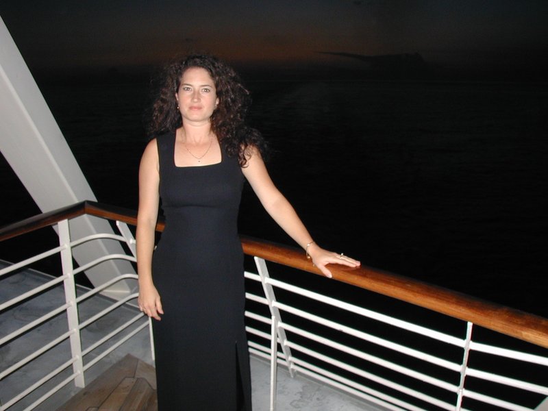 2002/08(August)/10th-Anniversary-Cruise-Rhapsody-of-the-Seas/800x600_2002-08-05-09-Suzi-formal-deck.JPG