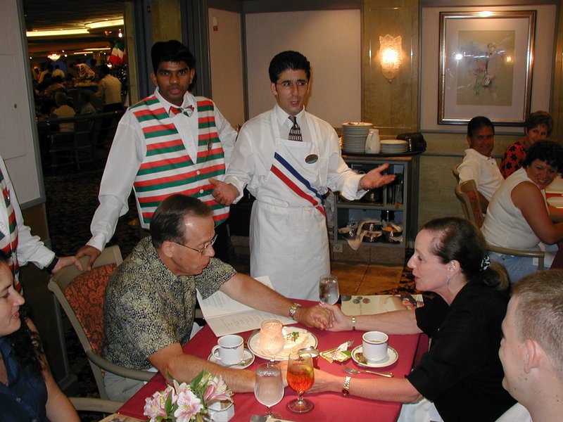 2002-08-07-07-Head-waiter-and-LOU-Stan-and-Carol-20th-Anniversary.JPG