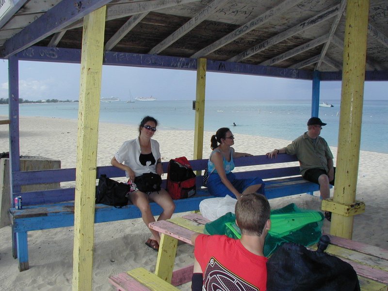 2002/08(August)/10th-Anniversary-Cruise-Rhapsody-of-the-Seas/800x600_2002-08-08-04-Grand-Cayman-Suzi-Kay-Mark-waiting-to-SCUBA.JPG