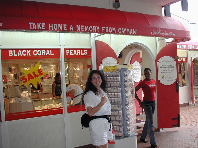 2002/08(August)/10th-Anniversary-Cruise-Rhapsody-of-the-Seas/800x600_2002-08-08-10-Grand-Cayman-Suzi-bought-gold-anklet.JPG