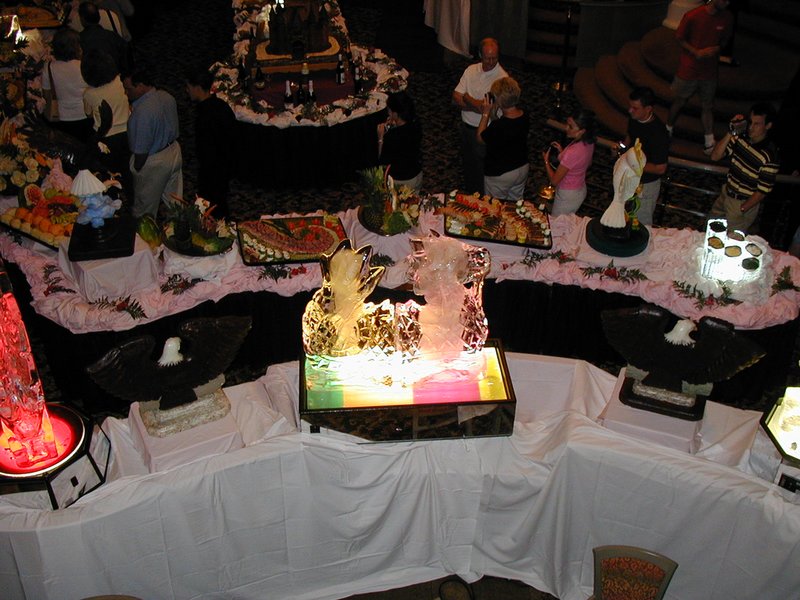 2002/08(August)/10th-Anniversary-Cruise-Rhapsody-of-the-Seas/800x600_2002-08-08-25-midnight-buffet.JPG