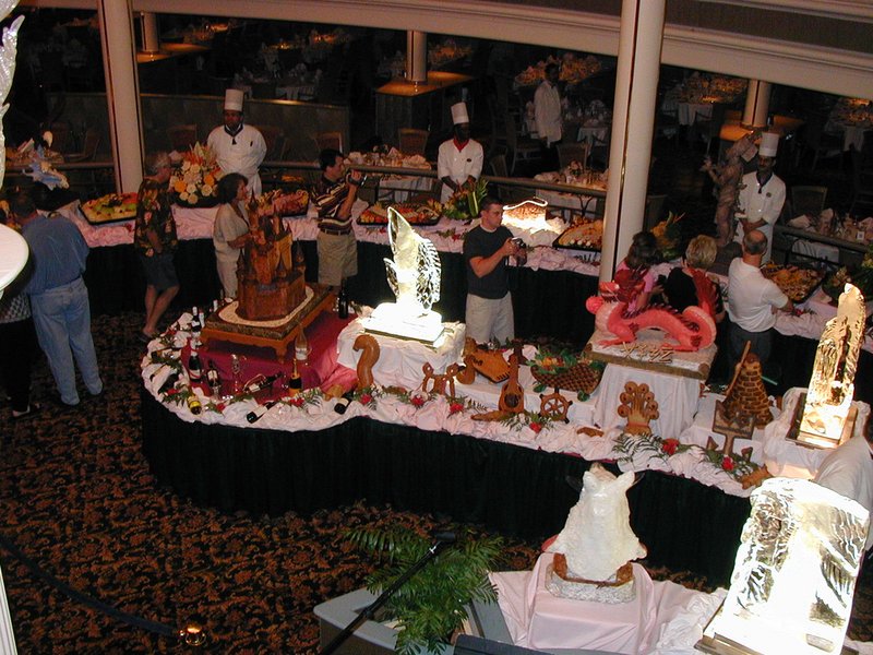 2002/08(August)/10th-Anniversary-Cruise-Rhapsody-of-the-Seas/800x600_2002-08-08-26-midnight-buffet.JPG