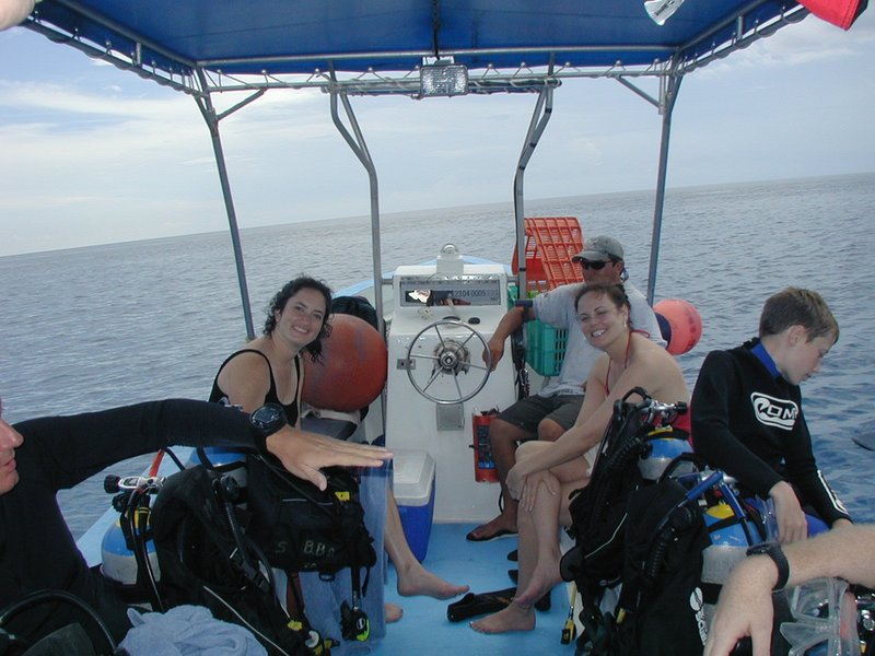 2002/08(August)/10th-Anniversary-Cruise-Rhapsody-of-the-Seas/800x600_2002-08-09-06-Cozumel-SCUBA-Blue-Bubble-Suzi-Kay.JPG