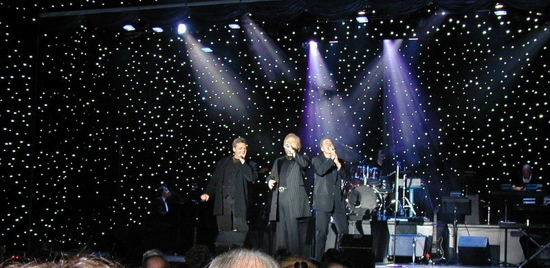 2002/08(August)/10th-Anniversary-Cruise-Rhapsody-of-the-Seas/800x600_2002-08-09-14-Osmonds.JPG