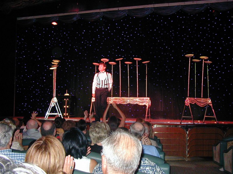 2002/08(August)/10th-Anniversary-Cruise-Rhapsody-of-the-Seas/800x600_2002-08-10-06-plate-balancing-act.JPG