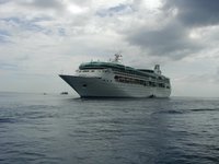 2002-08-08-16-Grand-Cayman-view-from-tender-Rhapsody.JPG
