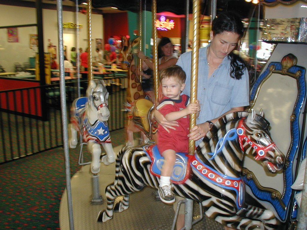 2002/08(August)/Misc/1024x768_2002-08-17-Emily-Bday-5-Dax-Suzi.JPG