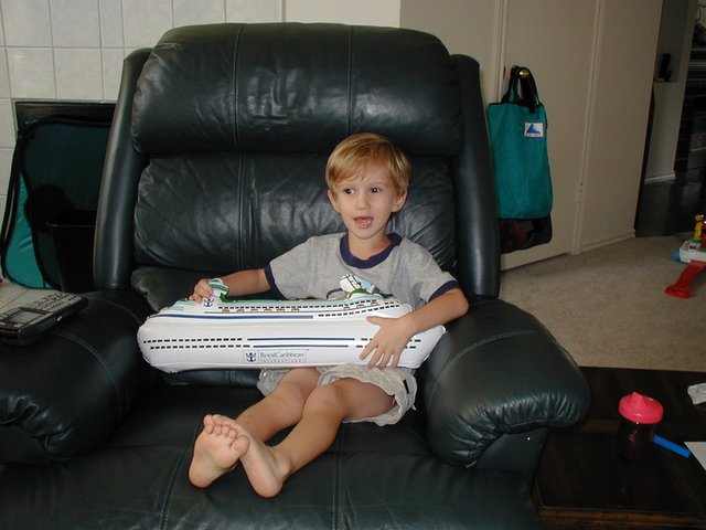 2002/08(August)/Misc/640x480_2002-08-11-Chance-ships-1.JPG