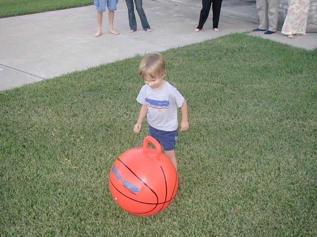 2002/08(August)/Misc/640x480_2002-08-23-01-Chance.JPG