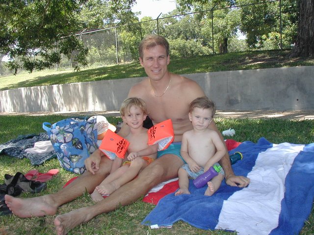 2002-08-25-16-Chance-Travis-Dax.JPG