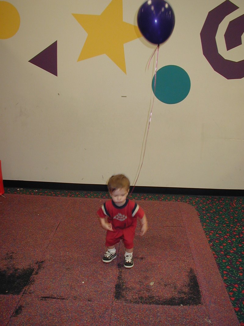 2002/08(August)/Misc/800x600_2002-08-17-Emily-Bday-2-Dax.JPG