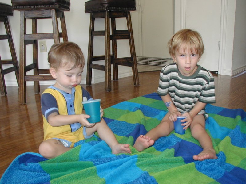 2002/08(August)/Misc/800x600_2002-08-26-cup-practice-Chance-Dax-1.JPG