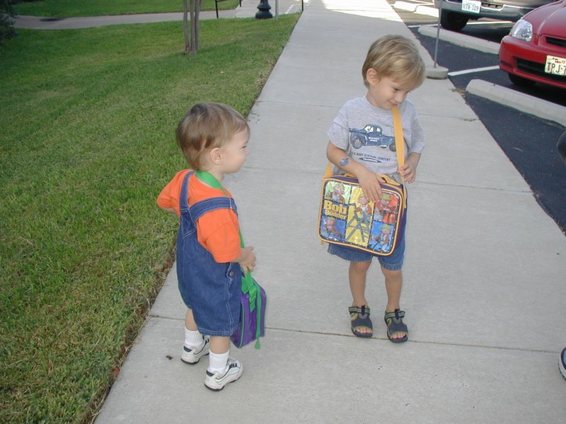 2002/08(August)/Misc/800x600_2002-08-27-First-day-School-St-Marks-1-Chance-Dax.JPG