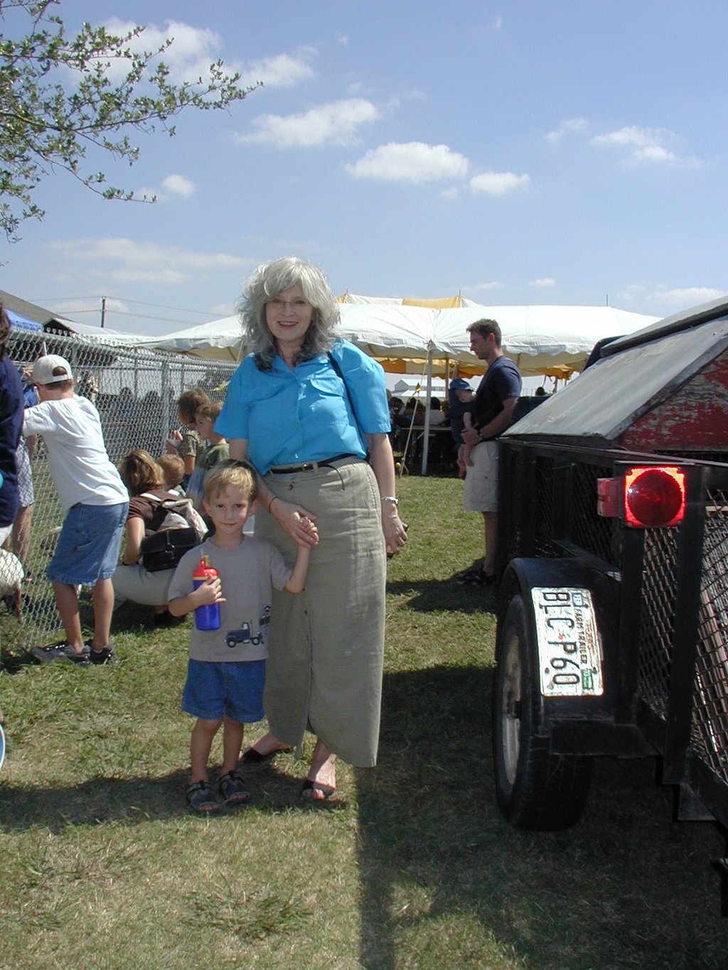 2002/09(September)/Church-Picnic/1024x768_2002-09-29-Church-picnic-10-Grammy-Chance.JPG