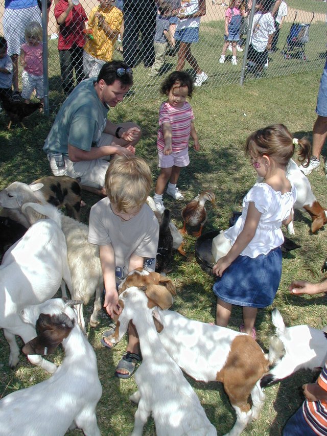 2002/09(September)/Church-Picnic/640x480_2002-09-29-Church-picnic-06-Chance.JPG