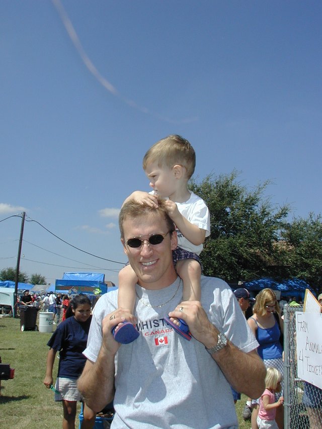 2002/09(September)/Church-Picnic/640x480_2002-09-29-Church-picnic-09-Travis-Dax.JPG