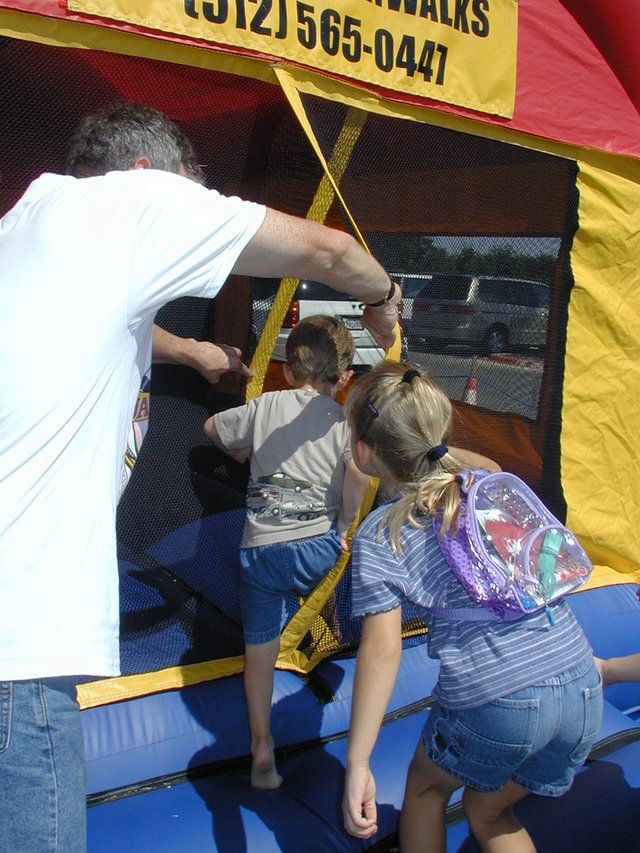 2002/09(September)/Church-Picnic/640x480_2002-09-29-Church-picnic-12-Chance.JPG