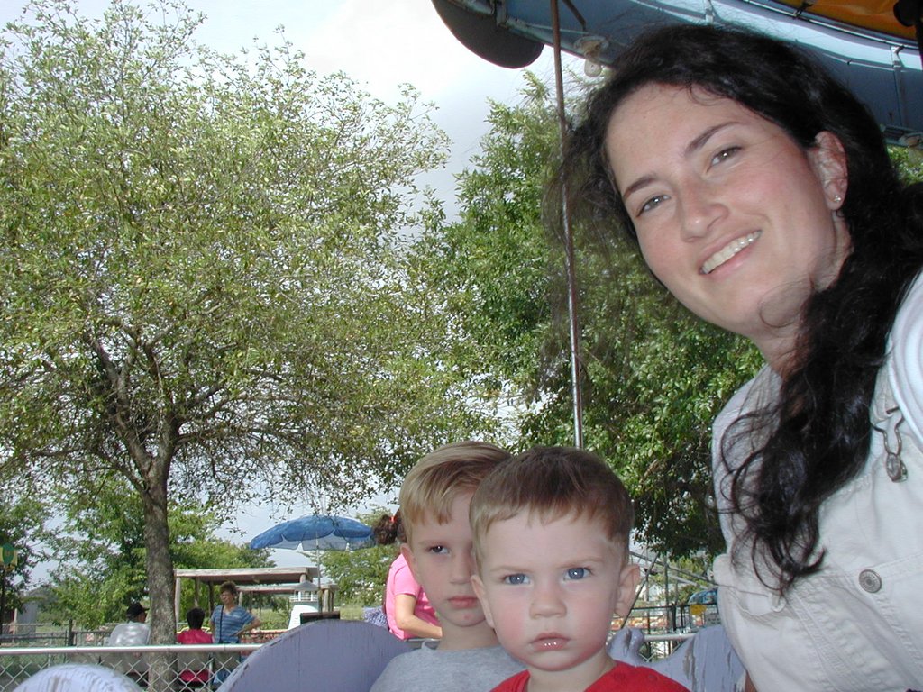 2002/09(September)/Kiddie-Acres/1024x768_2002-09-18-Kiddie-Acres-08-Chance-Dax-Suzi.JPG