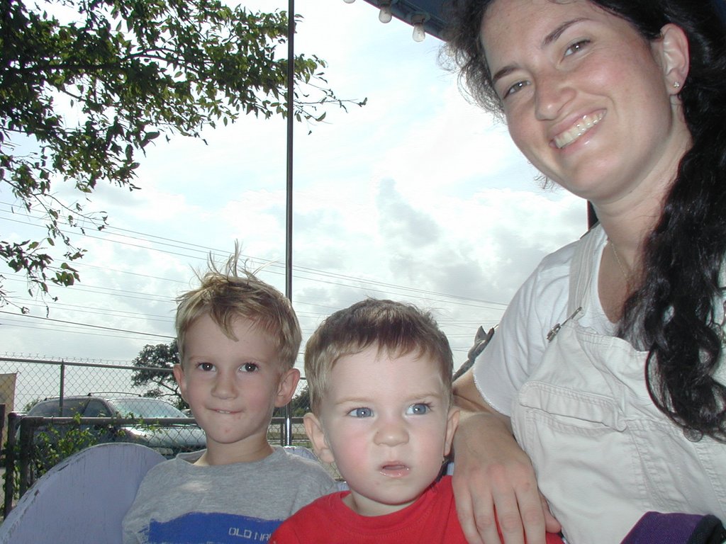 2002/09(September)/Kiddie-Acres/1024x768_2002-09-18-Kiddie-Acres-10-Chance-Dax-Suzi.JPG