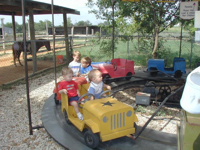 2002-09-18-Kiddie-Acres-07-Dax-Case-Jack-Chance-jeeps.JPG
