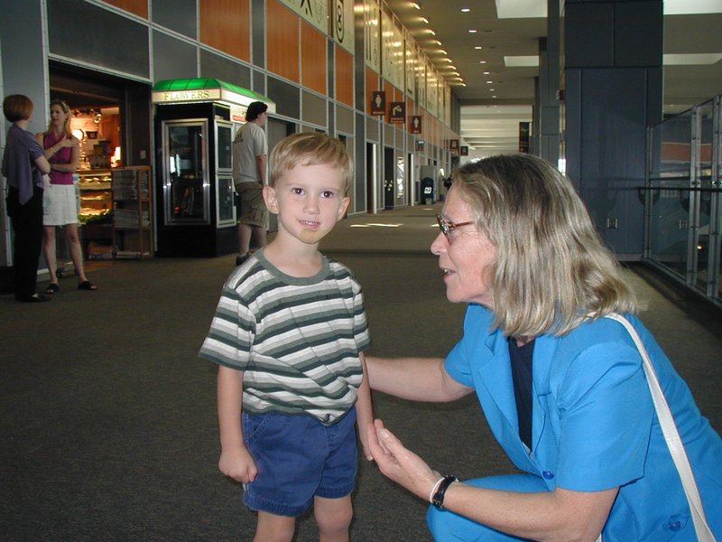 2002/09(September)/Marta-visits/800x600_2002-09-01-Marta-leaving-6-Chance.JPG
