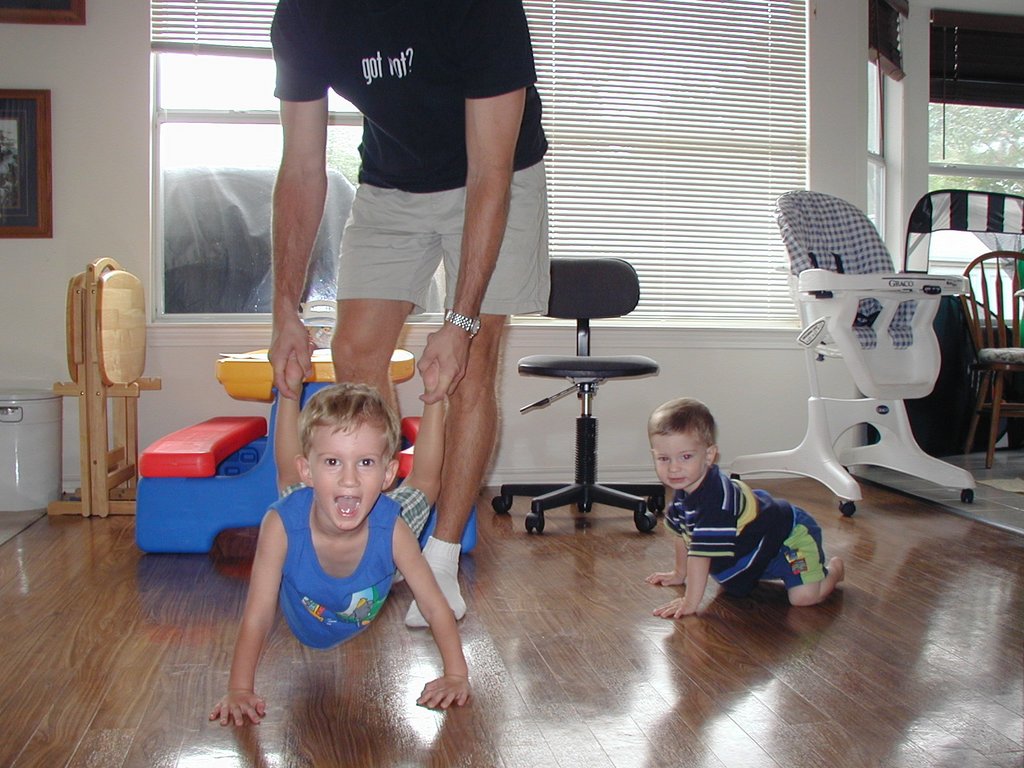 2002-09-08-wheelbarrow-kids-2-Chance-Dax.JPG