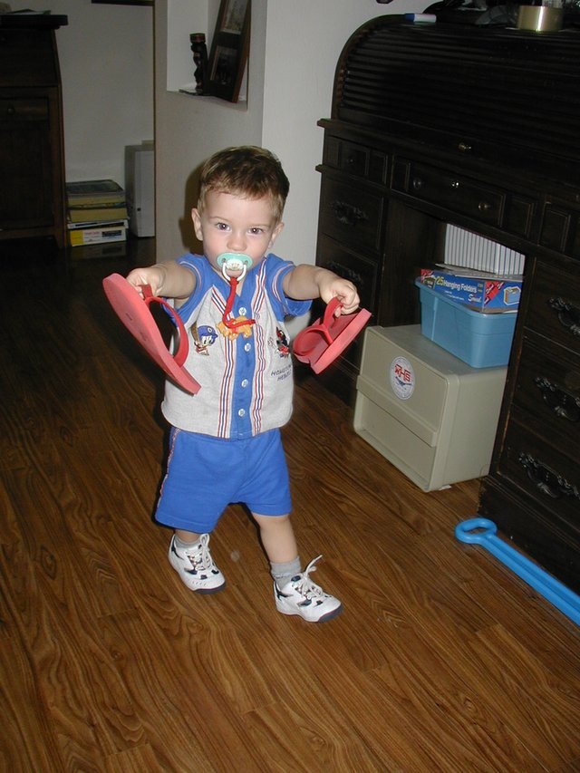 2002-09-19-Dax-with-Mommys-shoes-3.JPG