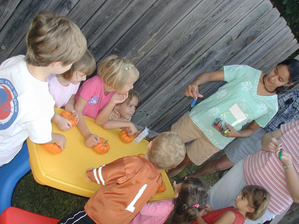 2002/10(October)/Chance-3rd-Birthday/1024x768_2002-10-05-Chance-3rd-Bday-08-coloring-pumpkins.JPG