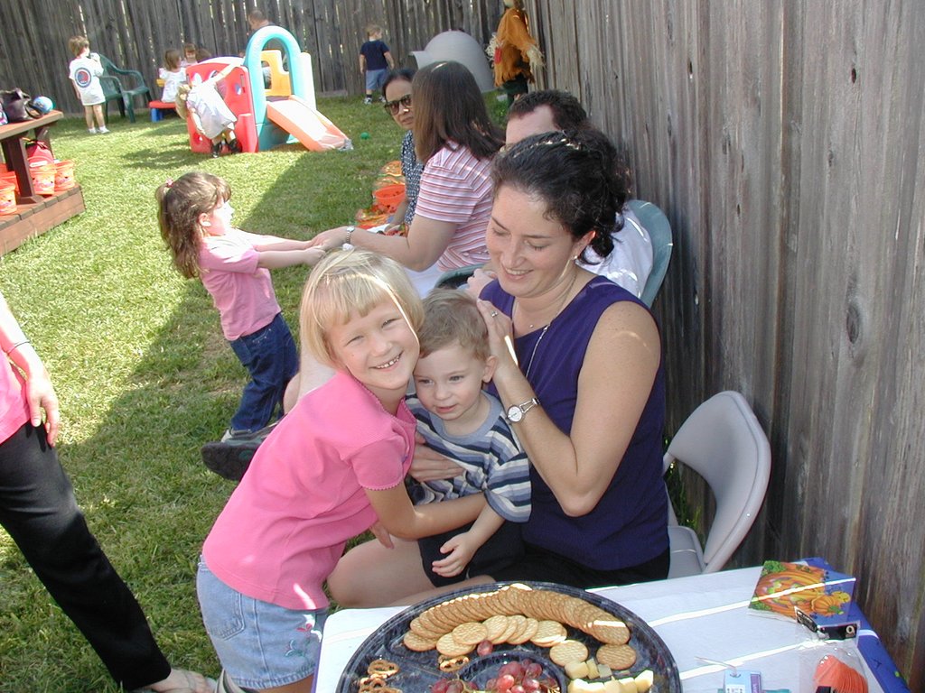 2002/10(October)/Chance-3rd-Birthday/1024x768_2002-10-05-Chance-3rd-Bday-24-Megan-Dax-Suzi.JPG