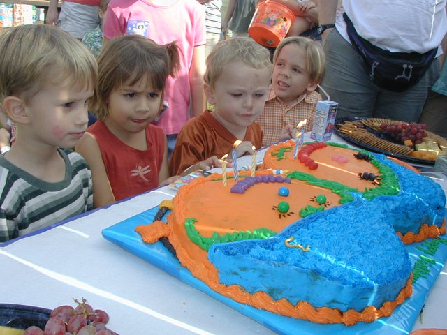 2002-10-05-Chance-3rd-Bday-16-Kalyani-Vale-Jack-cake.JPG
