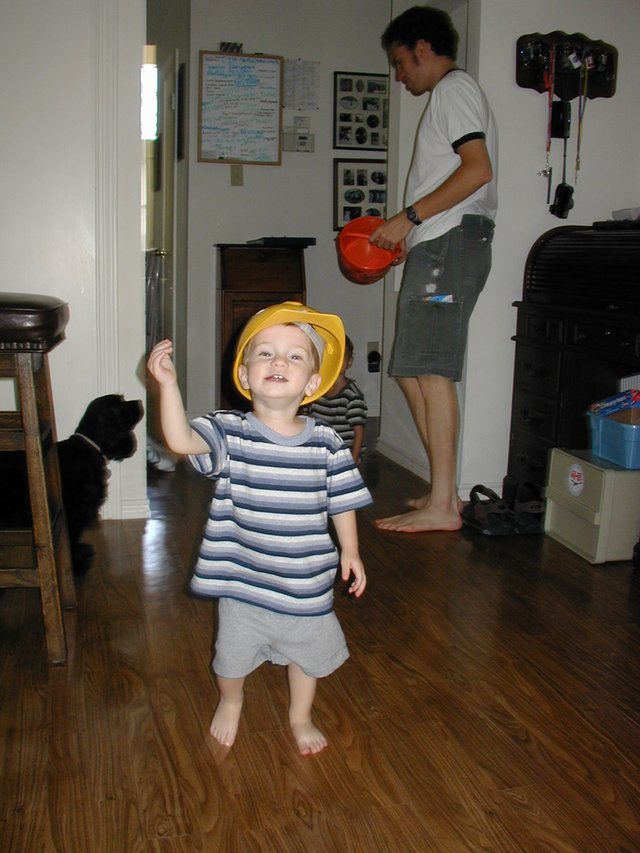 2002/10(October)/Chance-3rd-Birthday/640x480_2002-10-05-Chance-3rd-Bday-38-Dax-in-hardhat.JPG