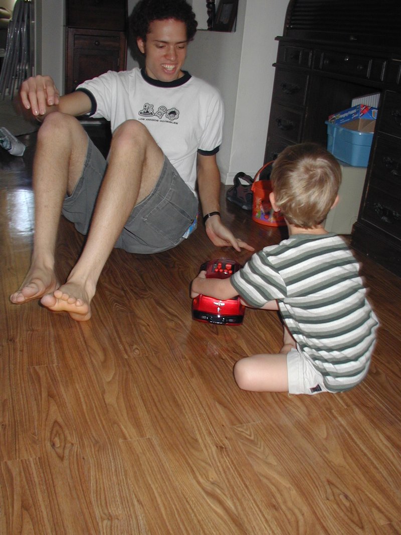 2002/10(October)/Chance-3rd-Birthday/800x600_2002-10-05-Chance-3rd-Bday-40-Mark-comeback-car.JPG