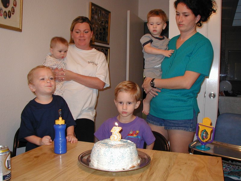 2002/10(October)/Chance-3rd-Birthday/800x600_2002-10-06-Chance-3rd-Bday-1-Vale-Kyla-Katie-Dax-Suzi.JPG