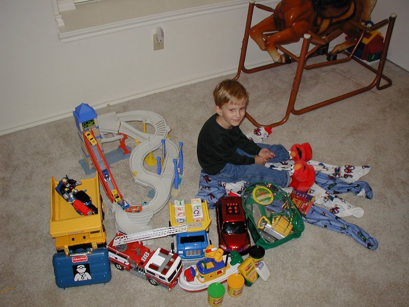 2002-11-03-Chance-bday-toys-4.JPG