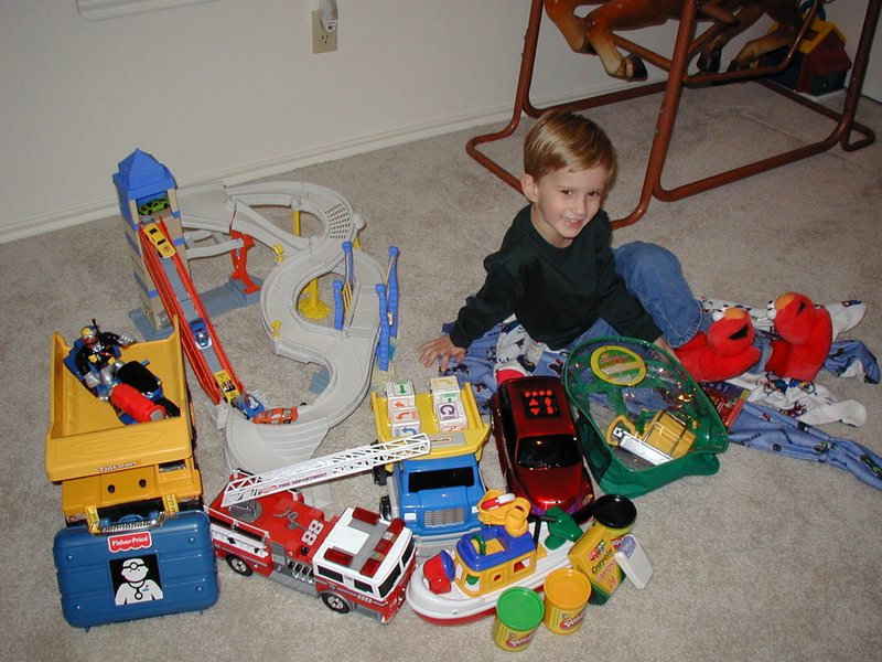 2002-11-03-Chance-bday-toys-9.JPG