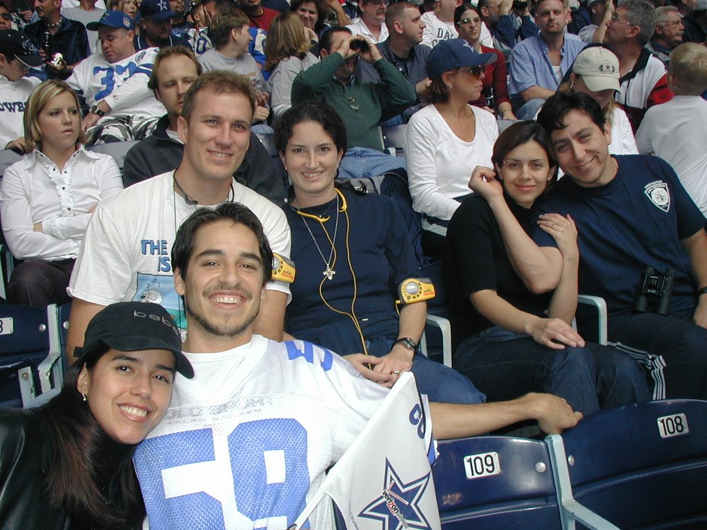 2002/10(October)/Cowboys-Game/1024x768_2002-10-27-Cowboys-vs-Seattle-04-Angela-Mike-Travis-Suzi-Jessica-Noe.JPG