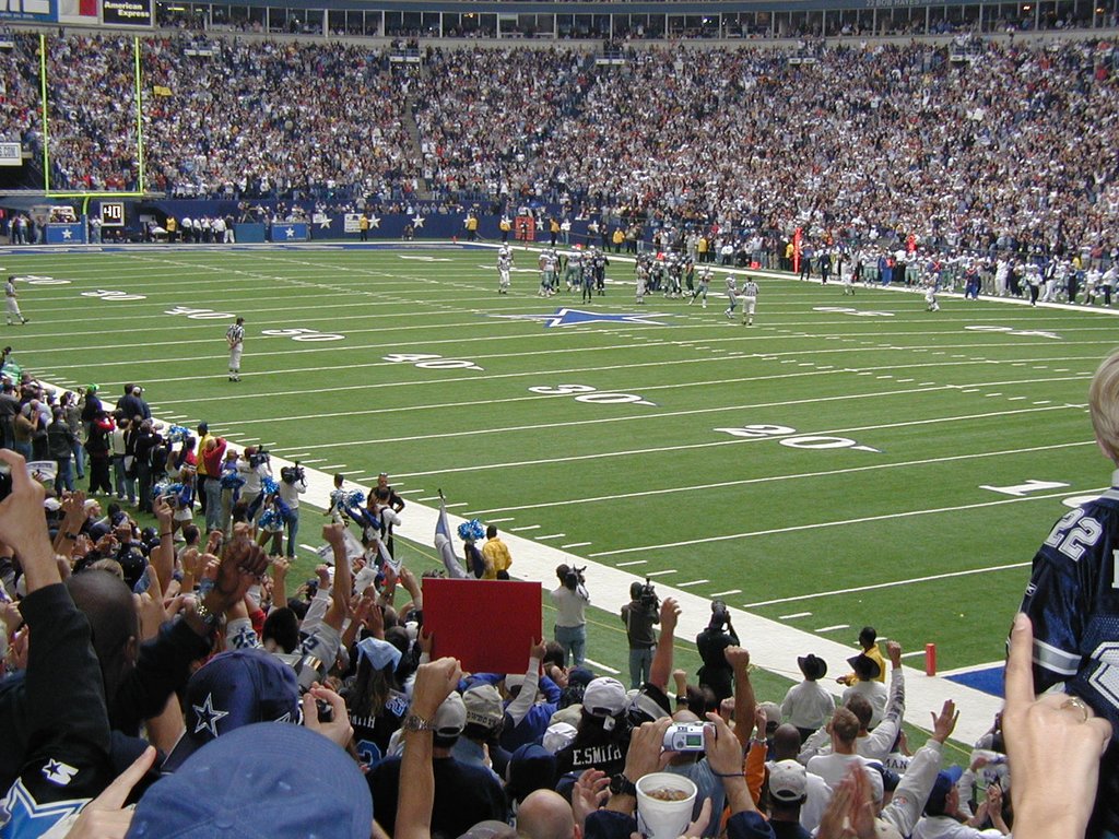 2002/10(October)/Cowboys-Game/1024x768_2002-10-27-Cowboys-vs-Seattle-18-Emmit-breaks-rushing-record.JPG