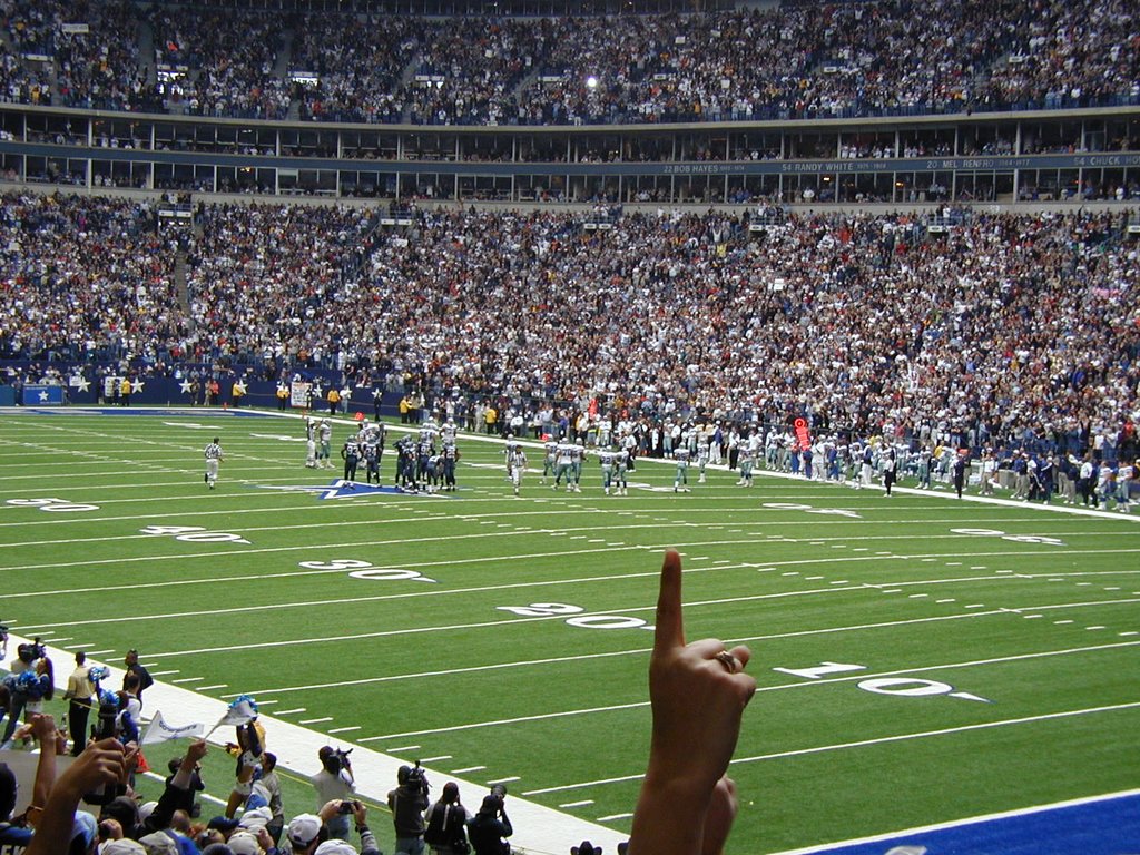 2002/10(October)/Cowboys-Game/1024x768_2002-10-27-Cowboys-vs-Seattle-20-Emmit-breaks-rushing-record.JPG
