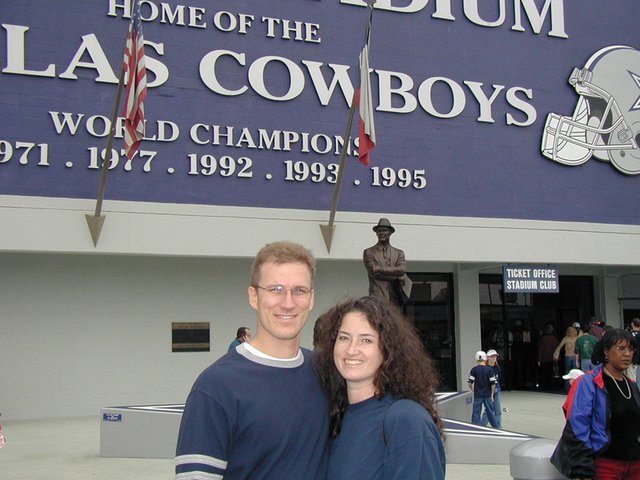 2002/10(October)/Cowboys-Game/640x480_2002-10-27-Cowboys-vs-Seattle-03-Travis-Suzi.JPG
