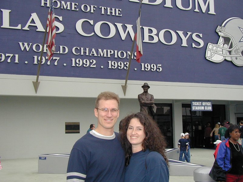 2002/10(October)/Cowboys-Game/800x600_2002-10-27-Cowboys-vs-Seattle-03-Travis-Suzi.JPG