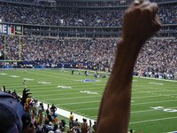 2002-10-27-Cowboys-vs-Seattle-17-Emmit-breaks-rushing-record.JPG