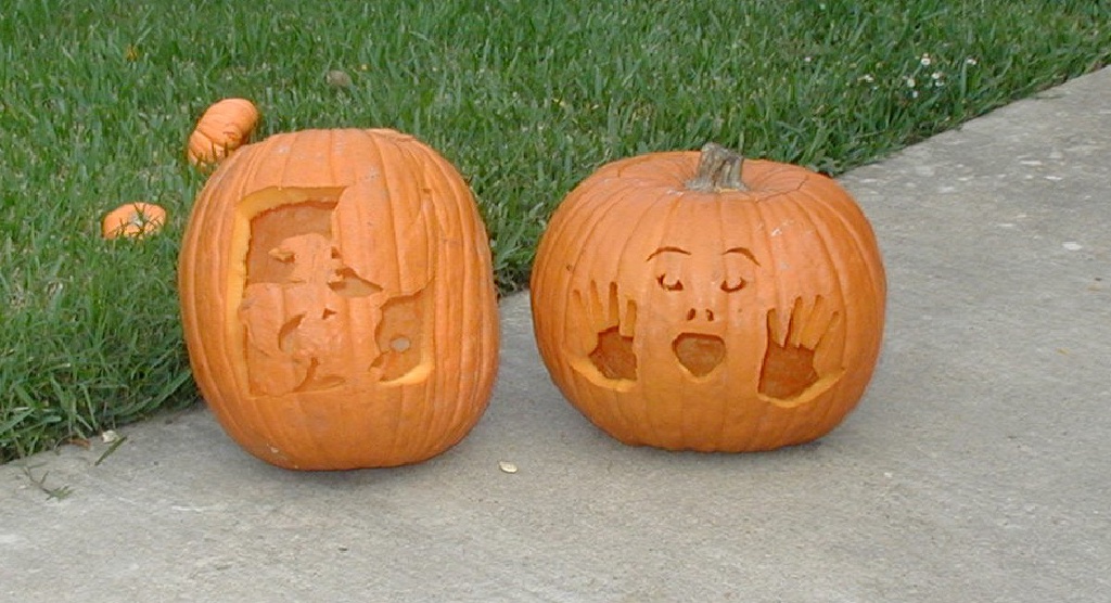 2002/10(October)/Halloween/1024x768_2002-10-31-Halloween-31-pumpkins.JPG