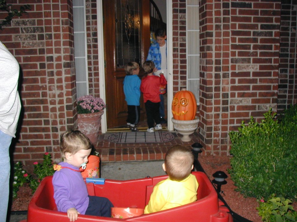 2002/10(October)/Halloween/1024x768_2002-10-31-Halloween-38--Jack-Case-Chance-Dax.JPG