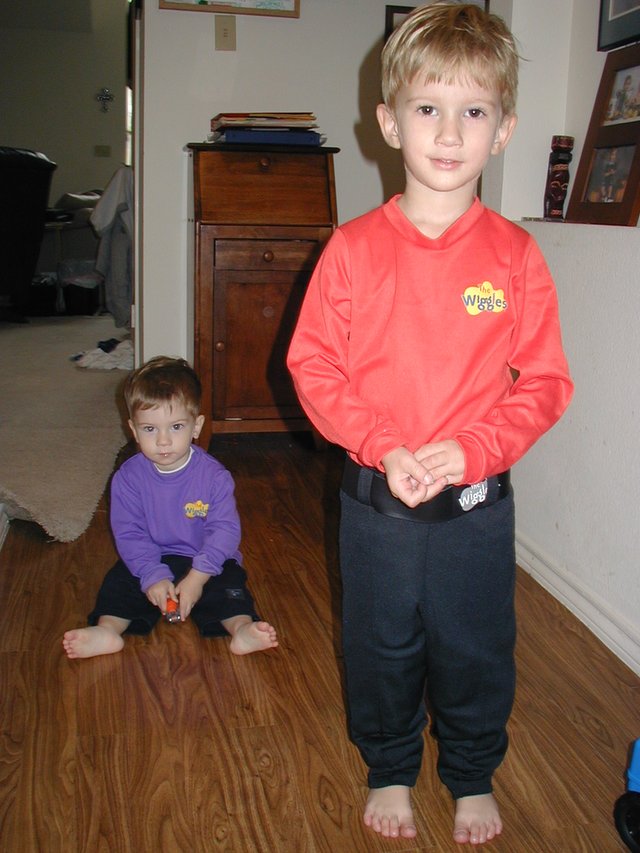2002/10(October)/Halloween/640x480_2002-10-31-Halloween-03-Dax-Chance.JPG