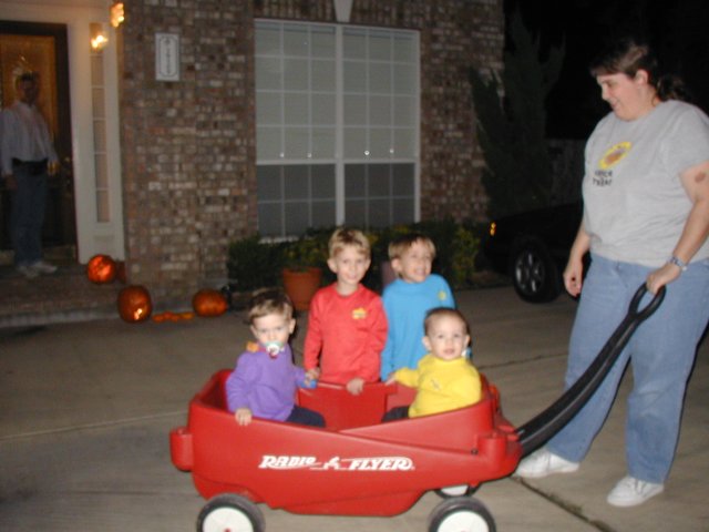 2002/10(October)/Halloween/640x480_2002-10-31-Halloween-37--Jack-Case-Chance-Dax.JPG