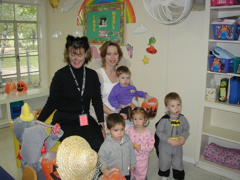 2002/10(October)/Halloween/800x600_2002-10-31-Halloween-07-Dax.JPG