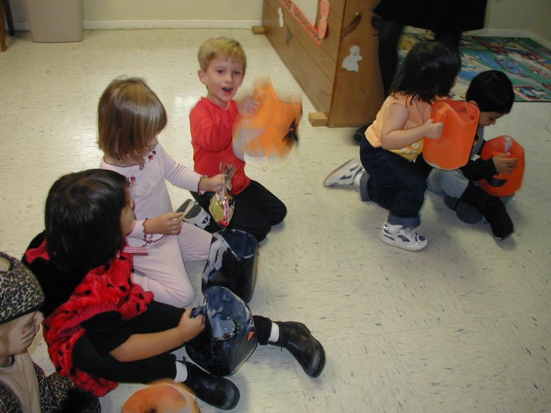 2002/10(October)/Halloween/800x600_2002-10-31-Halloween-10-Chance.JPG