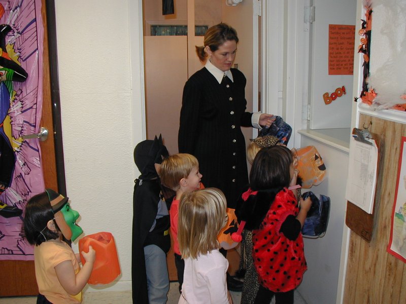 2002/10(October)/Halloween/800x600_2002-10-31-Halloween-11-Chance.JPG