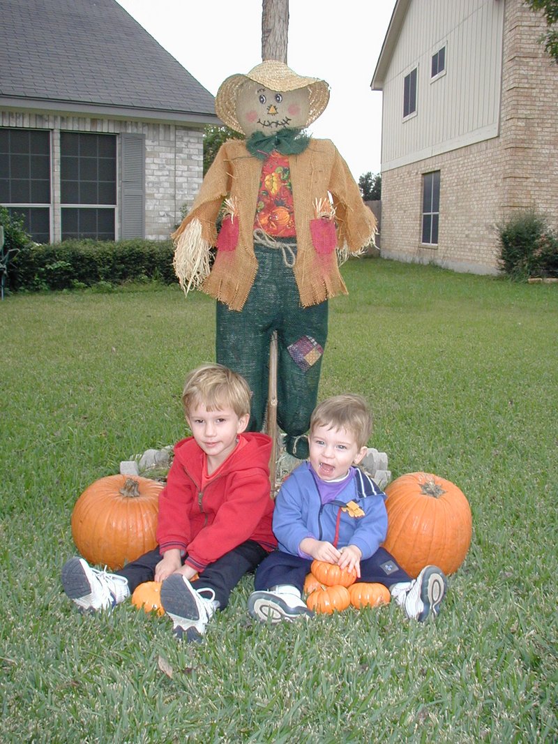 2002-10-31-Halloween-16-Chance-Dax-scarecrow.JPG